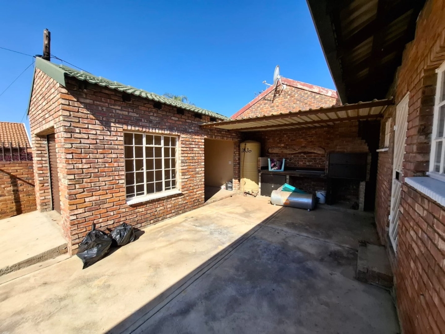 3 Bedroom Property for Sale in Geelhoutpark North West